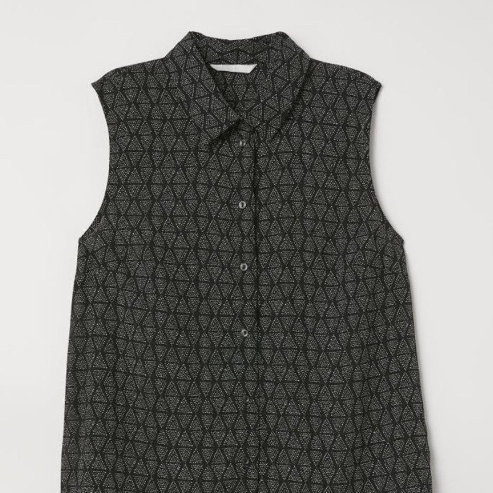 NEW H&M Brand Black + White Patterned Sleeveless Button Down Blouse (4)